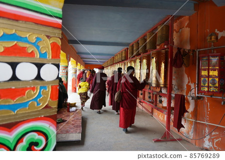 Larungar Gompa 的佛塔 85769289