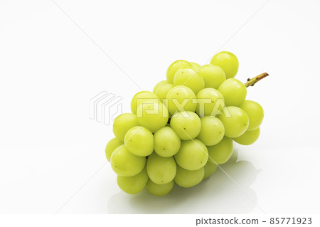 White background shine muscat 85771923