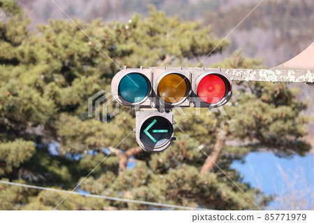 Arrow traffic light Brown paint Landscape-friendly color Arrow traffic light Brown paint Landscape-friendly color 85771979