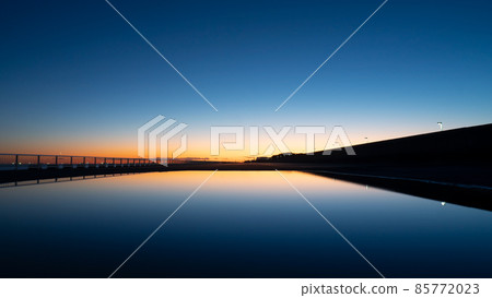 水坑和魔法時刻 II 85772023