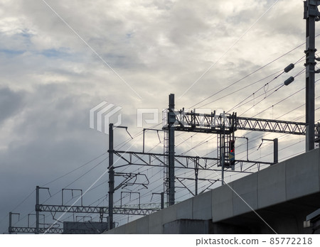The power electric wire system is rowing along the elevated railway bridge. The power electric wire system is rowing along the elevated railway bridge. 85772218