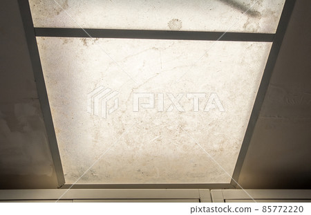 The dirty translucent flat sheet on the ceiling of the kitchen. 85772220