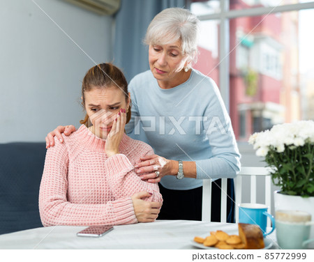 Senior mother encouraging her upset daughter 85772999