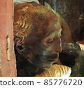 head of the mummy of the pharaoh in the museum under glass, open for inspection 85776720
