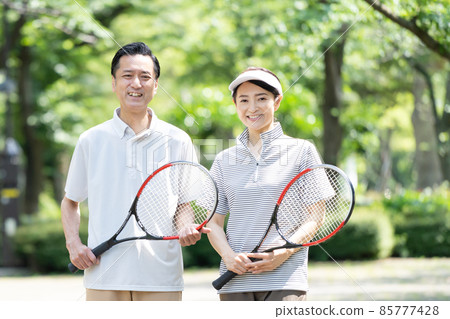 Tennis middle couple Tennis middle couple 85777428