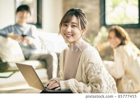 分享房子男女冬天 85777455