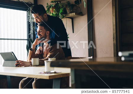 笑臉同性戀情侶，LGBTQ，友誼形象 85777541