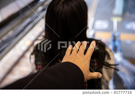 Female crime targeted by men 85777738