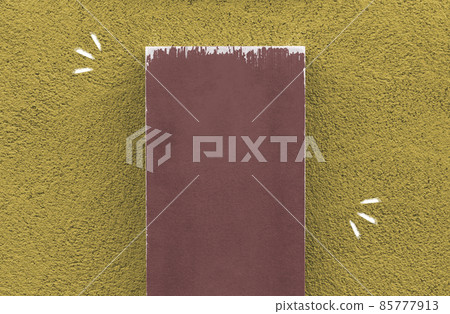 [For titles] A wooden board leaning against the wall 85777913