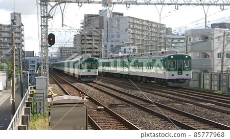 在多條線路之間來回穿梭的京阪電車 85777968