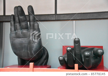 Full-scale replica, the hand of the Great Buddha of Todaiji Temple 85778145