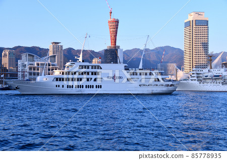 Kobe Port Tower and tour boat with scaffolding for renovation work 85778935