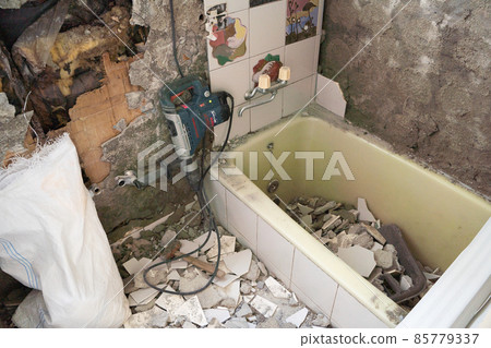 State of bathroom remodeling work of conventional construction method 85779337