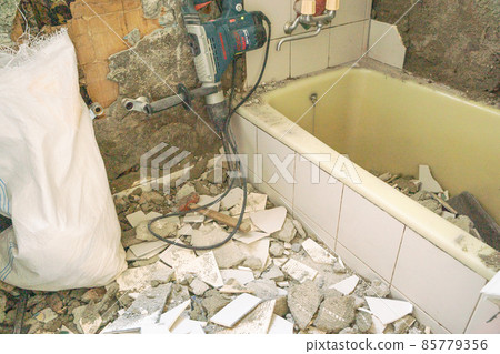 State of bathroom remodeling work of conventional construction method State of bathroom remodeling work of conventional construction method 85779356