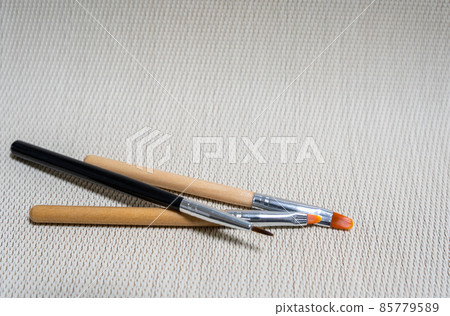 A few brushes 85779589