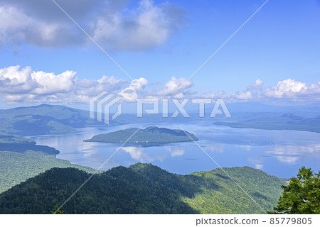 Lake Kussharo seen from Tsubetsu Pass, Hokkaido Lake Kussharo seen from Tsubetsu Pass, Hokkaido 85779805