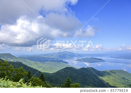 Lake Kussharo seen from Tsubetsu Pass, Hokkaido Lake Kussharo seen from Tsubetsu Pass, Hokkaido 85779819