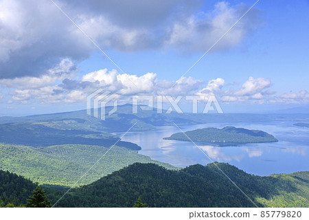 Lake Kussharo seen from Tsubetsu Pass, Hokkaido Lake Kussharo seen from Tsubetsu Pass, Hokkaido 85779820
