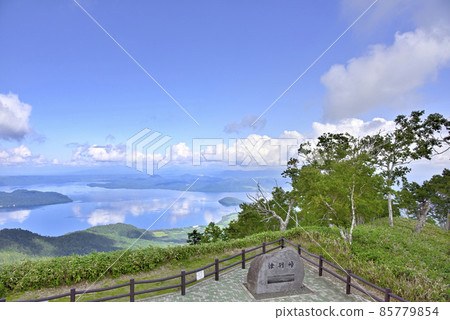從北海道津別峠看到的屈斜路湖 85779854