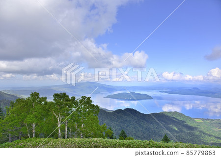 從北海道津別峠看到的屈斜路湖 85779863