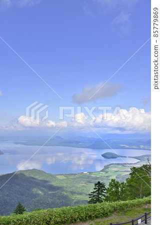 從北海道津別峠看到的屈斜路湖 85779869