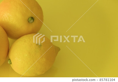Yellow background and lemon 85781104