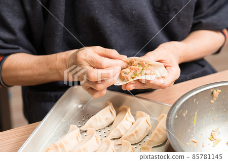 Senior wrapping dumplings Senior wrapping dumplings 85781145