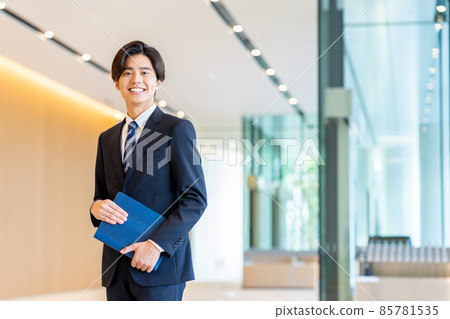 Young businessman shooting cooperation "LINK FOREST" 85781535