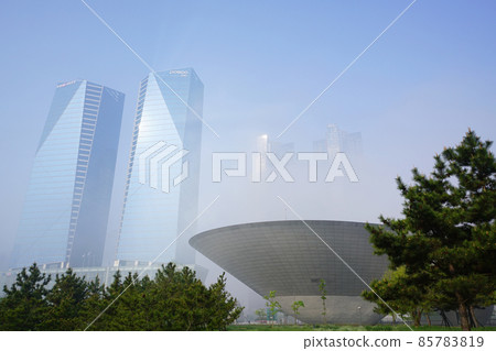 Morning in Songdo New Town 85783819