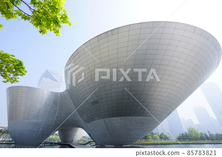 Tri-Bowl, a complex cultural space 85783821