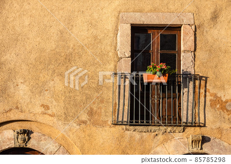 Balcony of an old house illuminated by the sun, Sicily, Italy Balcony of an old house illuminated by the sun, Sicily, Italy 85785298