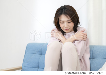 Cold woman chills illness Cold woman chills illness 85785975