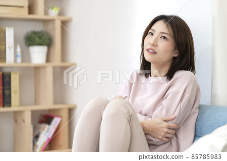 Cold woman chills illness Cold woman chills illness 85785983