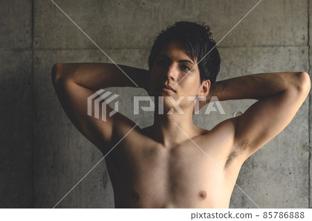 健康男性半裸 85786888