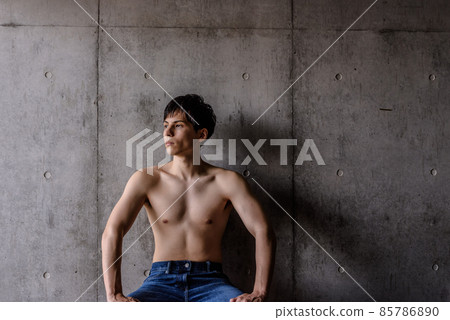 健康男性半裸 85786890