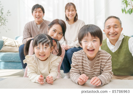 三代家庭 85786963