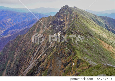 Ridge from Mt. Ichinokuradake to Mt. Tanigawa's ears 85787683