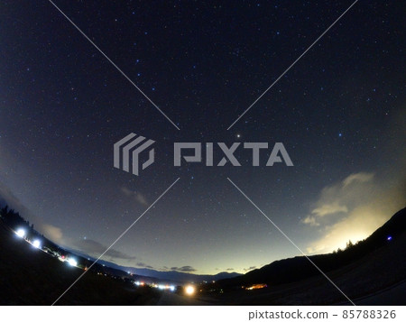 Hakushu-cho, Hokuto City, Spring Triangle / Spring Triangle extending from the Big Dipper in the night sky Hakushu-cho, Hokuto City, Spring Triangle / Spring Triangle extending from the Big Dipper in the night sky 85788326