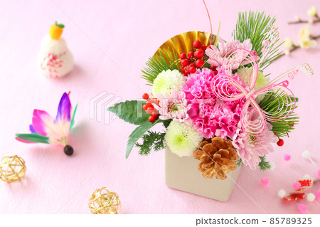 Flower arrangement of New Year Flower arrangement of New Year 85789325