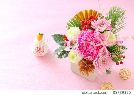 Flower arrangement of New Year 85789330