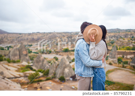 Happy couple on summer vacation in famous place. Cave formations. 85790231