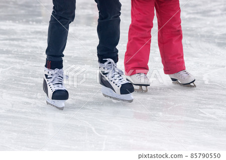 legs of people skating 85790550