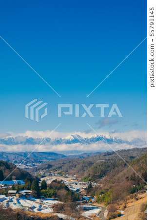 View of the Northern Alps from the Shiga district of Matsumoto City [Winter] 85791148