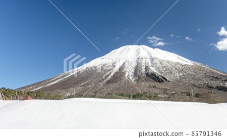 大山的雪景(來自寶木町) 大山的雪景(來自寶木町) 85791346