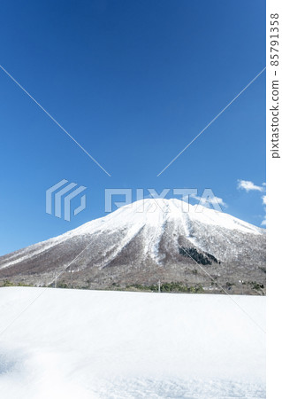 大山的雪景(來自寶木町) 大山的雪景(來自寶木町) 85791358