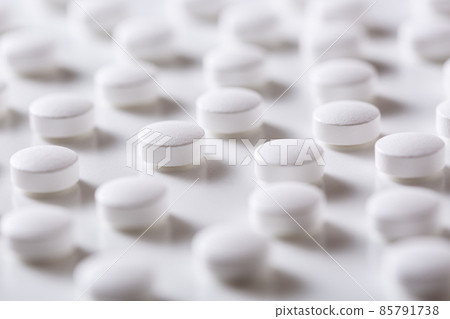 Lots of white tablets 85791738