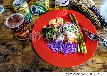 配上白醬超讚！烤扇貝和鮭魚 85792172