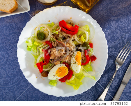 Traditional Chateau salad Xato. Spanish cuisine Traditional Chateau salad Xato. Spanish cuisine 85795162
