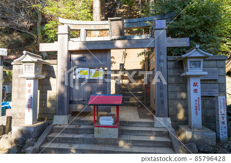 A gate to the summit of Mt. Oyama (Tanzawa) 85796428