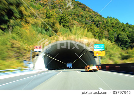 秋天開新東名高速公路 85797945